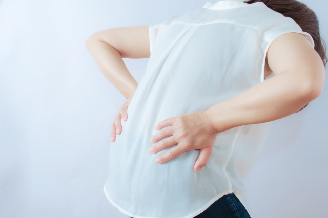 腰痛　女性